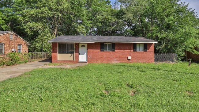 1052 Enoch Dr