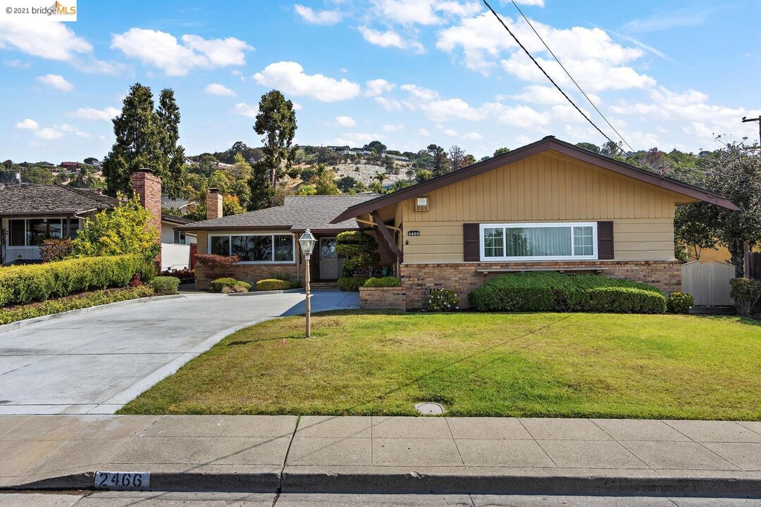 2466 Benedict Dr in San Leandro, CA - Building Photo