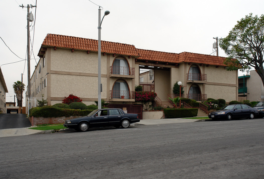 Edgewood Villas in Inglewood, CA - Building Photo