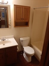 1164 S Lincoln Ave, Unit B in Salem, OH - Foto de edificio - Building Photo