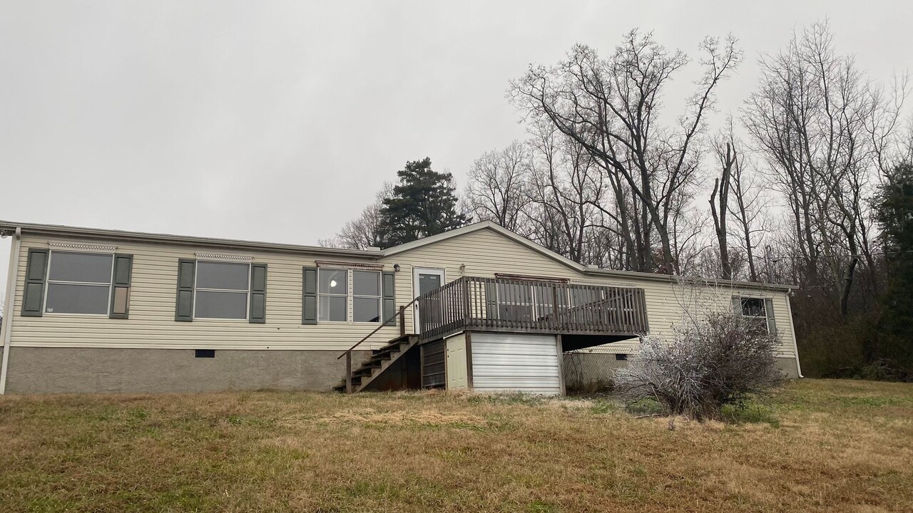 578 Old Stage Rd in Dandridge, TN - Building Photo