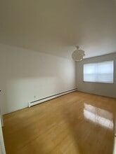 1842 E 12th St in Brooklyn, NY - Foto de edificio - Building Photo