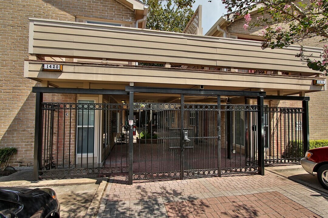 1416 Hawthorne St in Houston, TX - Building Photo