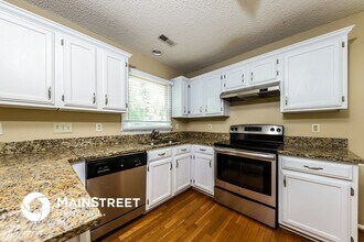 7141 Avenbury Cir in Kernersville, NC - Foto de edificio - Building Photo