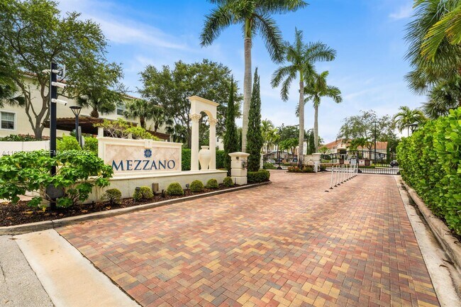 9833 Baywinds Blvd in West Palm Beach, FL - Foto de edificio - Building Photo