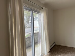 11 Burnham St in Plymouth, CT - Building Photo - Building Photo