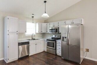 408 Raspberry Ln in Fountain Inn, SC - Foto de edificio - Building Photo
