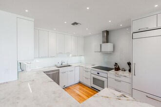 2203 Gulf Shore Blvd N in Naples, FL - Building Photo - Building Photo