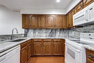 1500 Verde Valley Ln in Dallas, TX - Building Photo - Building Photo