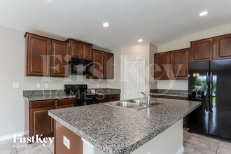 10656 Standing Stone Dr in Wimauma, FL - Foto de edificio - Building Photo