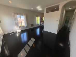 1303 Cloverdale Ave in Los Angeles, CA - Building Photo - Building Photo