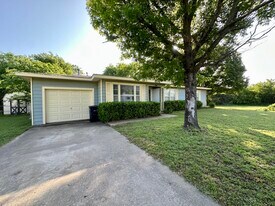 1316 Eastview Dr in Weatherford, TX - Building Photo