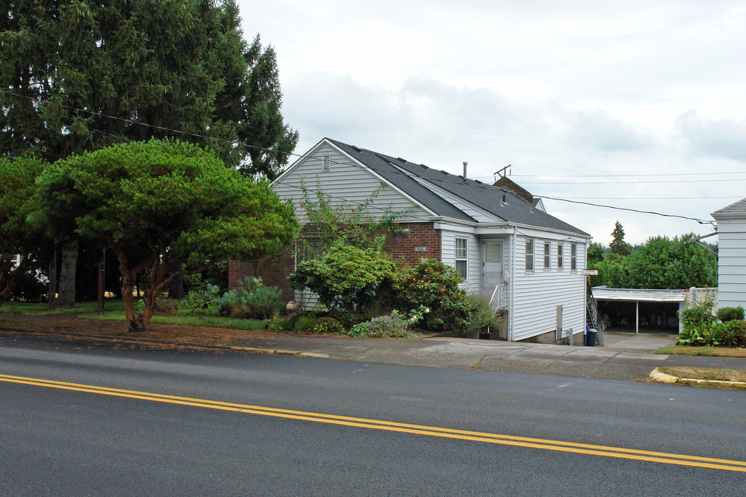 5140-5148 SE Milwaukie Ave in Portland, OR - Building Photo