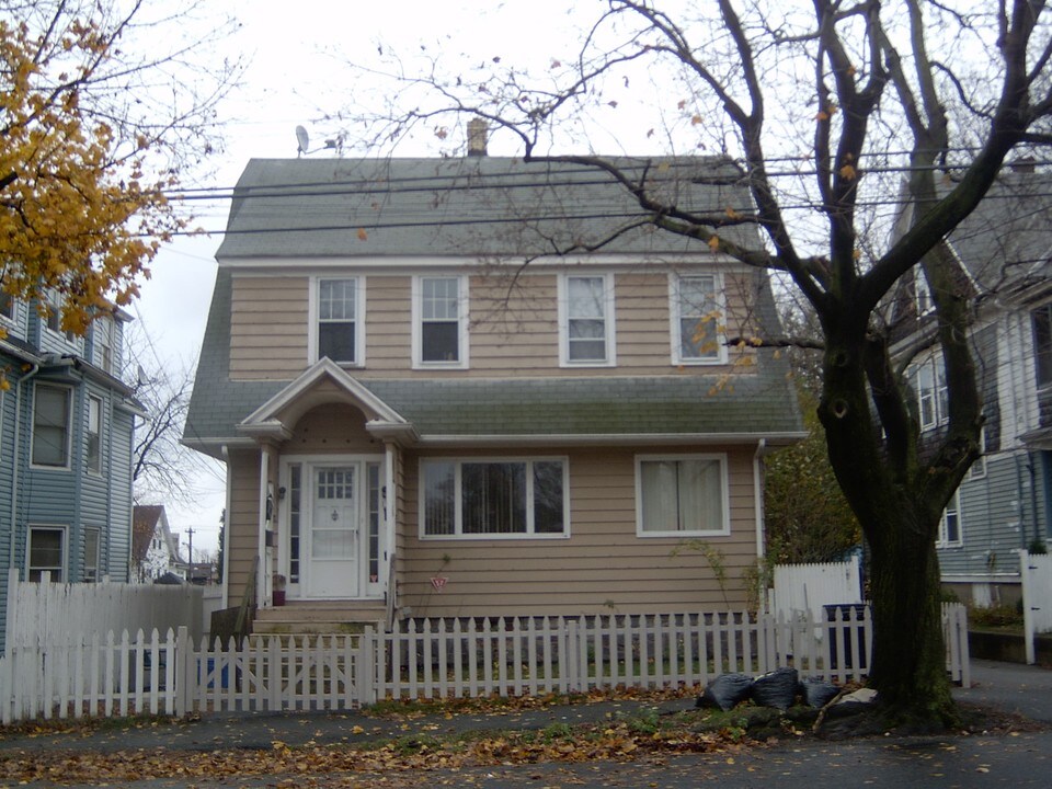 100 Monroe St in Bridgeport, CT - Foto de edificio