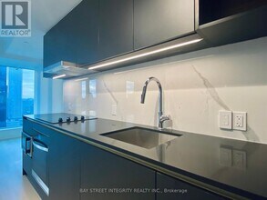 8-3708 Wellesley St W in Toronto, ON - Building Photo - Building Photo