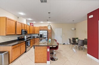 4025 Cascada Cir in Hollywood, FL - Building Photo - Building Photo
