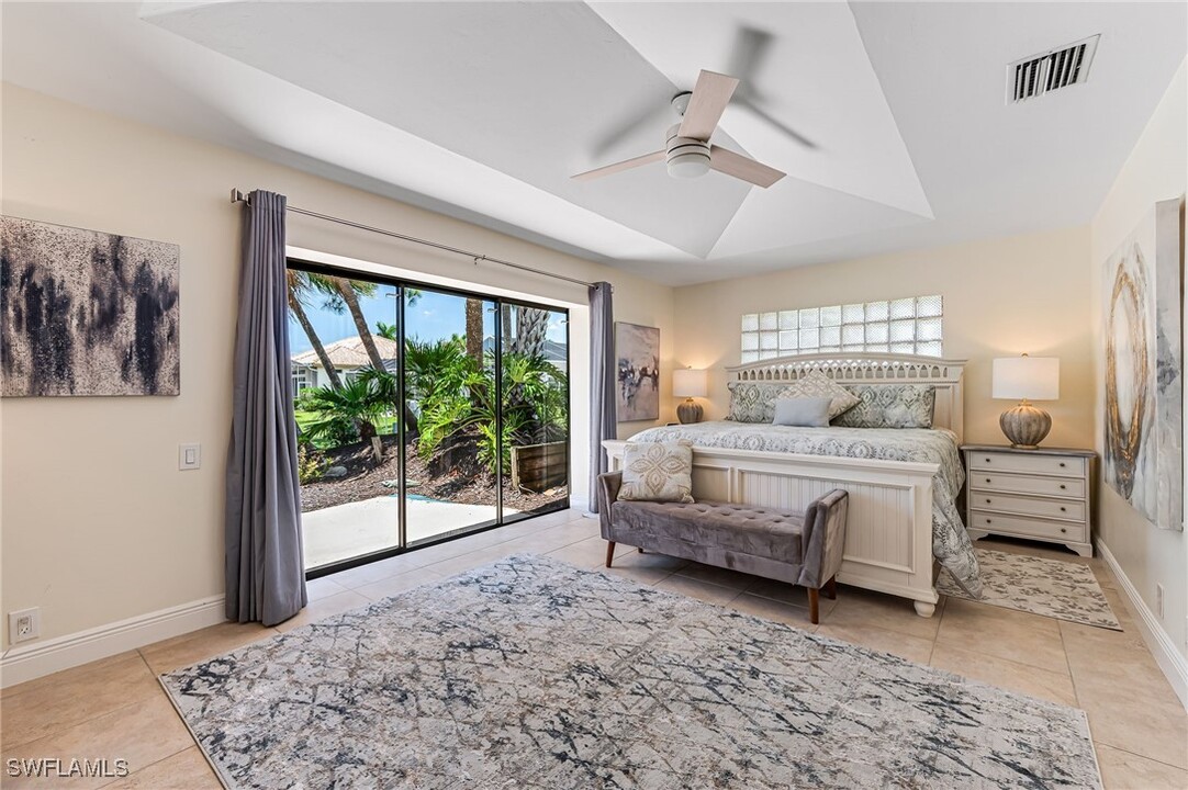 9908 White Sands Pl in Bonita Springs, FL - Foto de edificio