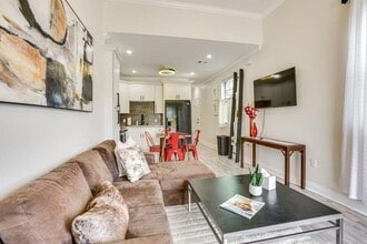 2102 Philip St in New Orleans, LA - Foto de edificio - Building Photo