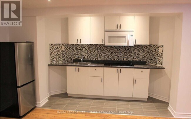 155 Johnswood Crescent in Vaughan, ON - Building Photo - Building Photo