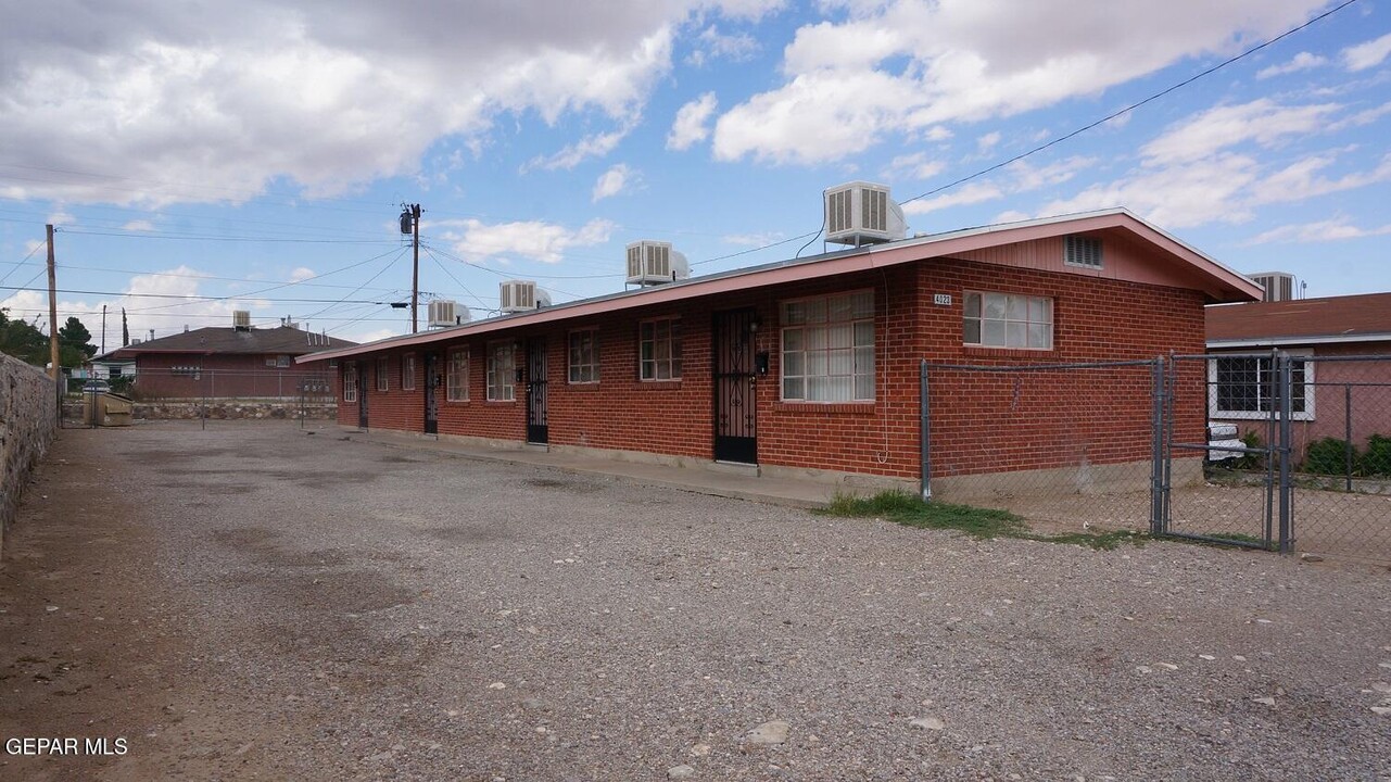 4023 Thomason Ave in El Paso, TX - Foto de edificio