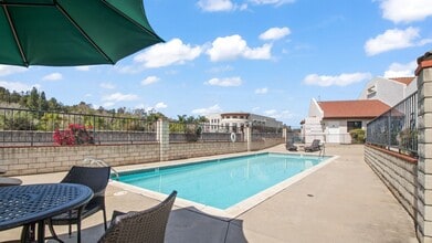 Hidden Valley Villas in Escondido, CA - Building Photo - Building Photo