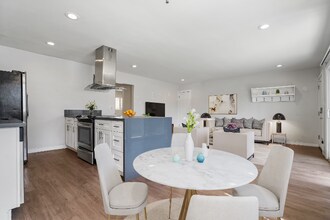 10225 Regent St in Los Angeles, CA - Foto de edificio - Building Photo