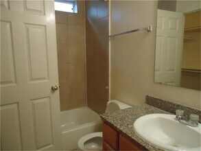6426 New York St-Unit -B in Houston, TX - Building Photo - Building Photo