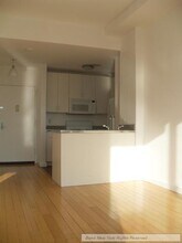 19 St Marks Pl in New York, NY - Building Photo - Building Photo