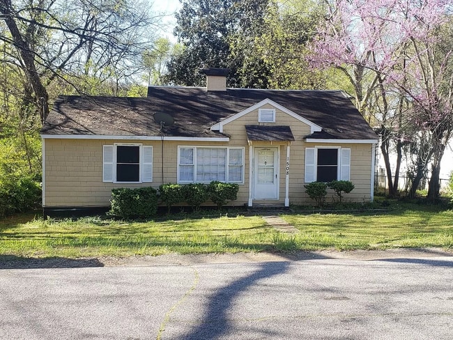 property at 1508 E 11th St