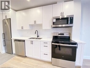 588 Barton St E in Hamilton, ON - Building Photo - Building Photo