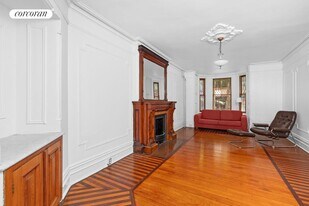 131 1/2 Noble St in Brooklyn, NY - Building Photo