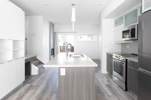 15008-15099 99 Ave NW in Edmonton, AB - Building Photo