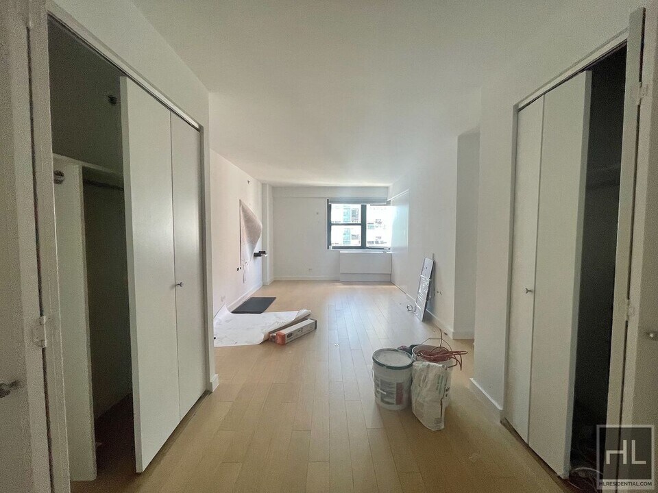 East 39th Street in New York, NY - Building Photo