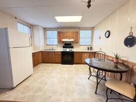 1522 Wilkes Ave, Unit 32 in Quincy, IL - Building Photo