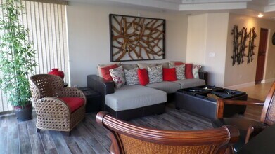 211 Moser Ave in Bullhead City, AZ - Foto de edificio - Building Photo