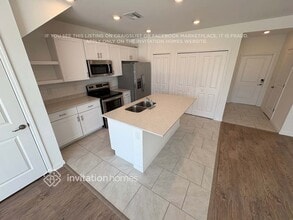 2065 E Landings Wy in Port Charlotte, FL - Foto de edificio - Building Photo