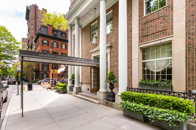 18 Gramercy Park S in New York, NY - Foto de edificio - Building Photo