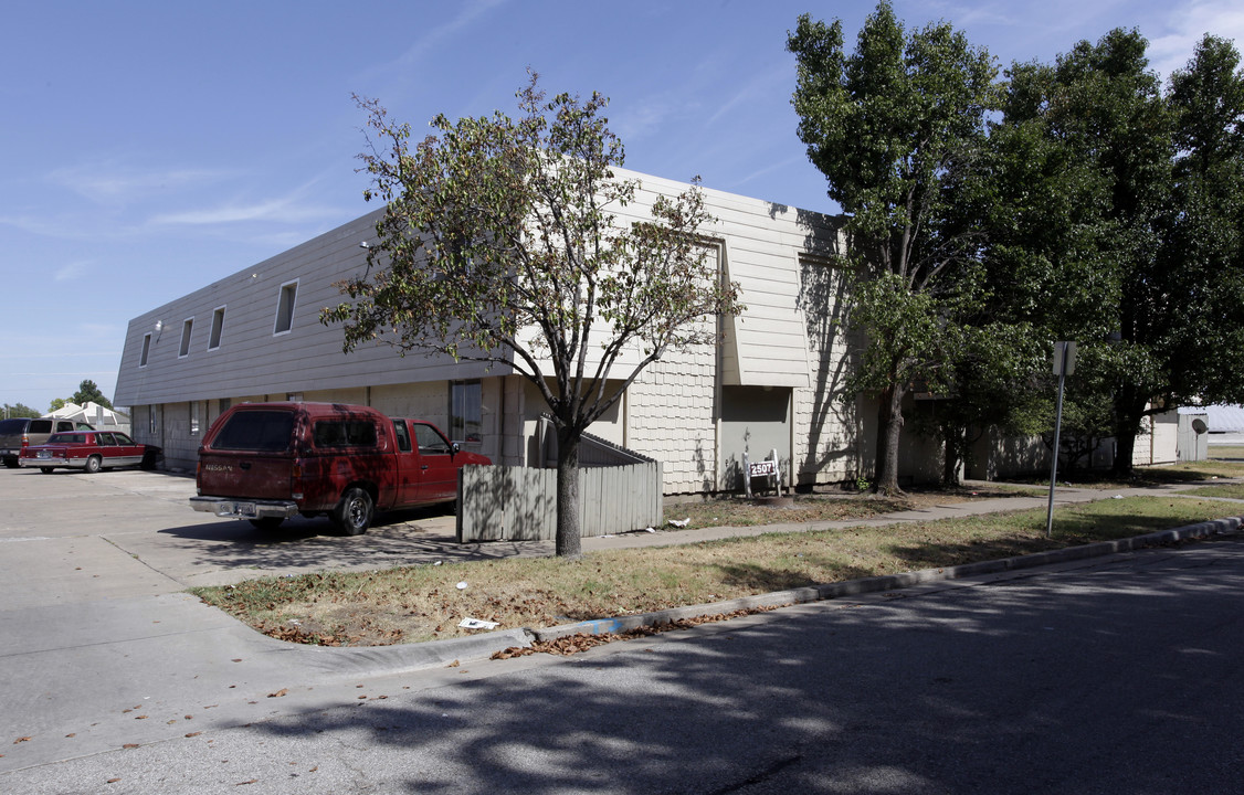 Silverwood Apartments in Tulsa, OK - Foto de edificio