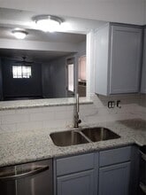 3411 S Briar Knoll Dr in Houston, TX - Foto de edificio - Building Photo