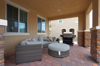 2865 Tanager Hill St in Henderson, NV - Building Photo - Building Photo