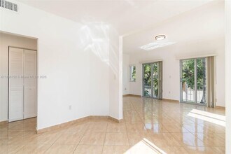 694 NE 76th St in Miami, FL - Building Photo - Building Photo