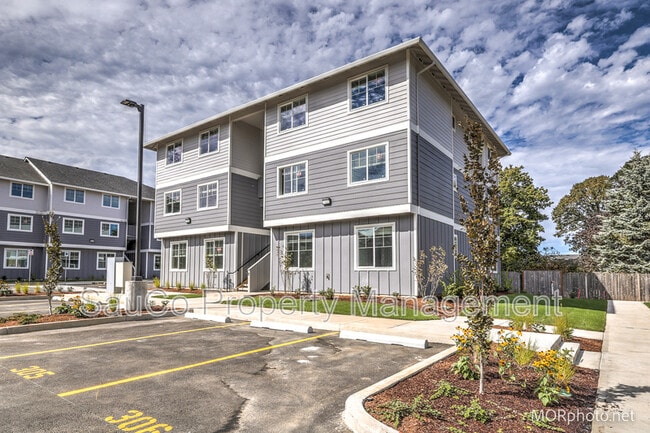 2560 Hawthorne St in Forest Grove, OR - Building Photo - Building Photo