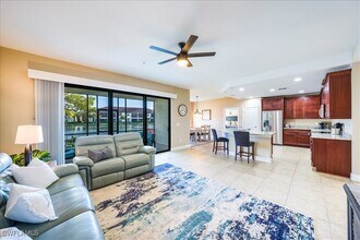 15144 Palmer Lake Cir in Naples, FL - Foto de edificio - Building Photo