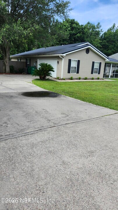 37127 Lorena Dr in Hilliard, FL - Foto de edificio