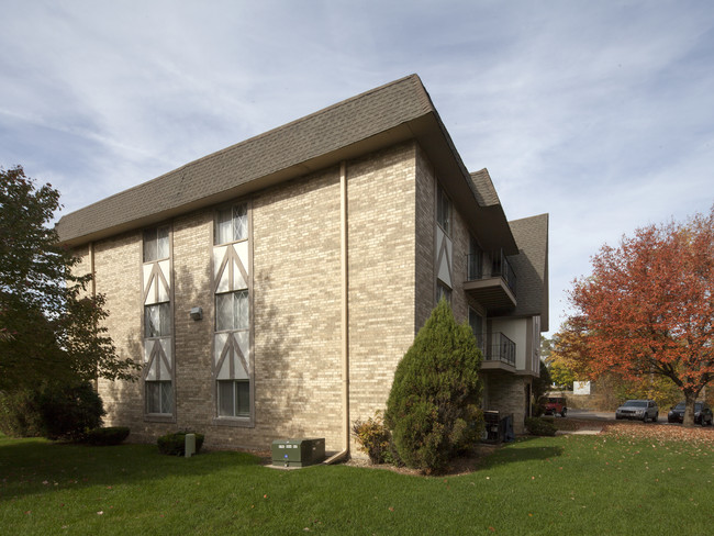 10735 Green Meadows Dr in Mokena, IL - Foto de edificio - Building Photo