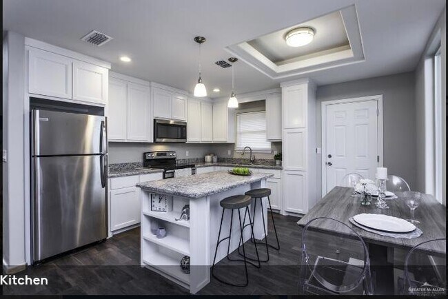 1304 Alta Vista Dr, Unit 4 in Progreso Lakes, TX - Building Photo - Building Photo
