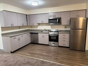 554 Boston Post Rd, Unit 15 in Milford, CT - Building Photo - Building Photo