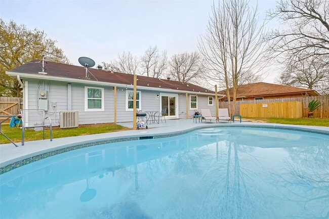 property at 5330 Hialeah Dr