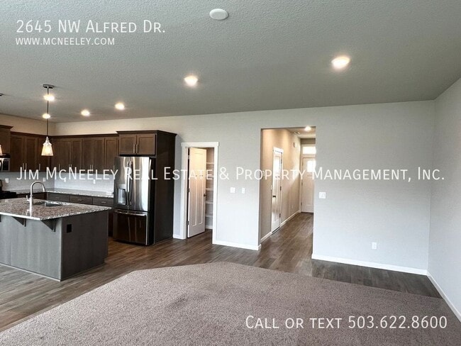 2645 Alfred Dr in McMinnville, OR - Building Photo - Building Photo