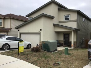 12402 Jacobs Pond in San Antonio, TX - Building Photo - Building Photo